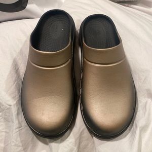 Oofos black and gold clogs size M9 w11 EU42